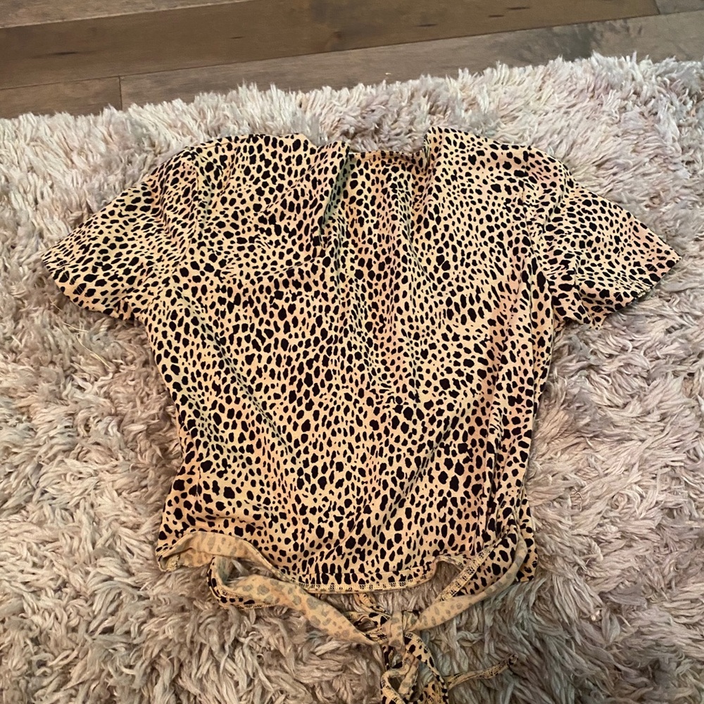 Pics of a top for someone DO NOT BUY - Picture 2 of 3